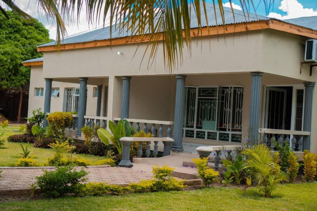 Adams Lodges Ltd Mangochi Экстерьер фото